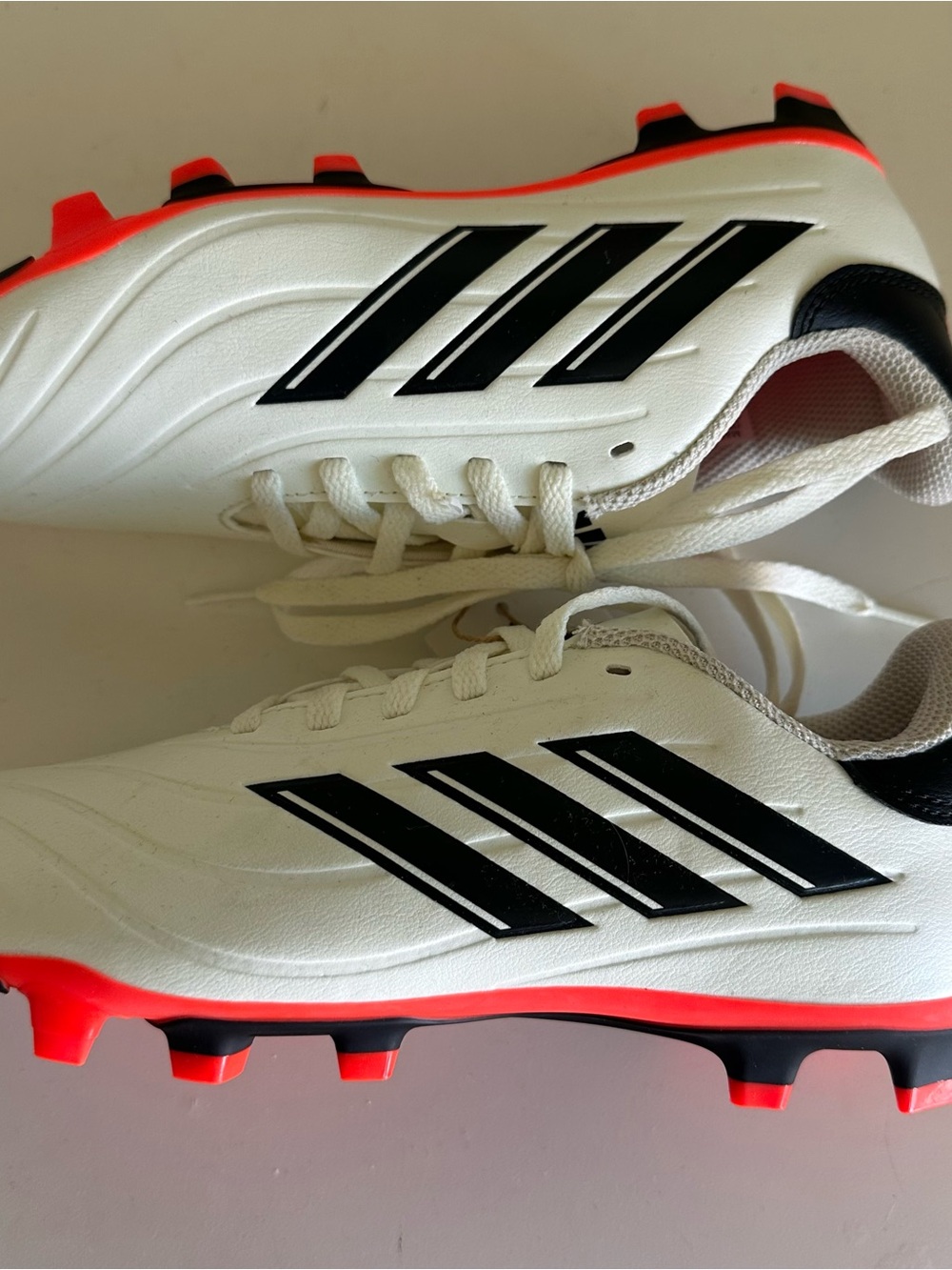 Youths soccer cleats size 2.5